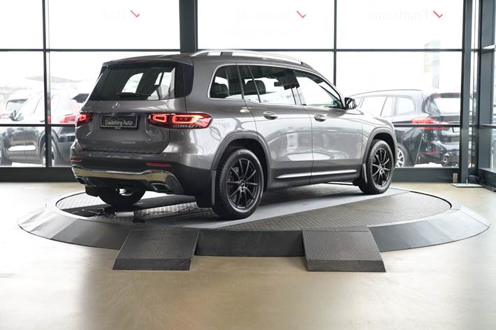 Grå Mercedes GLB220 d fra 2021