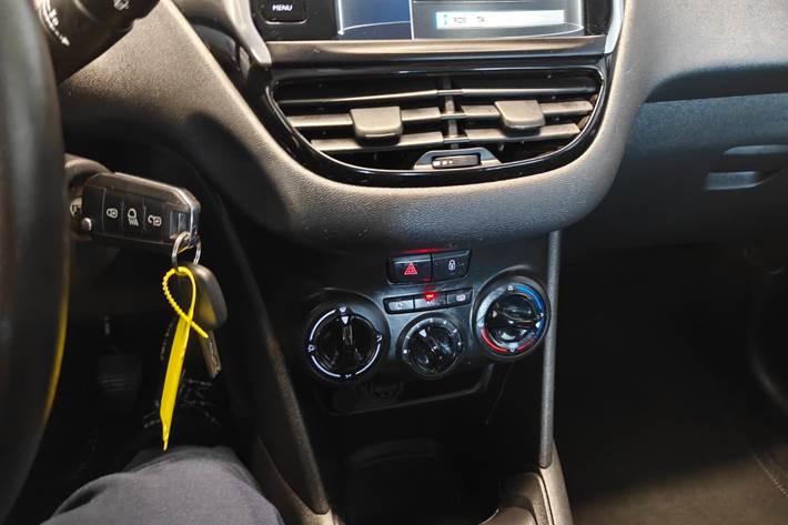 undefined Peugeot 208 fra 2013