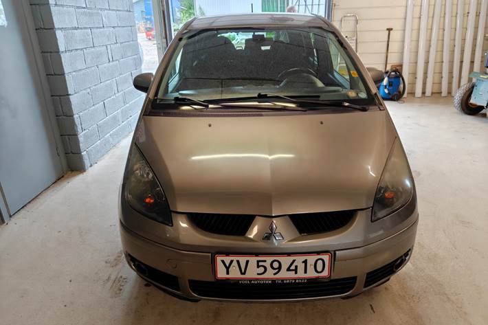 Gul Mitsubishi Colt fra 2007
