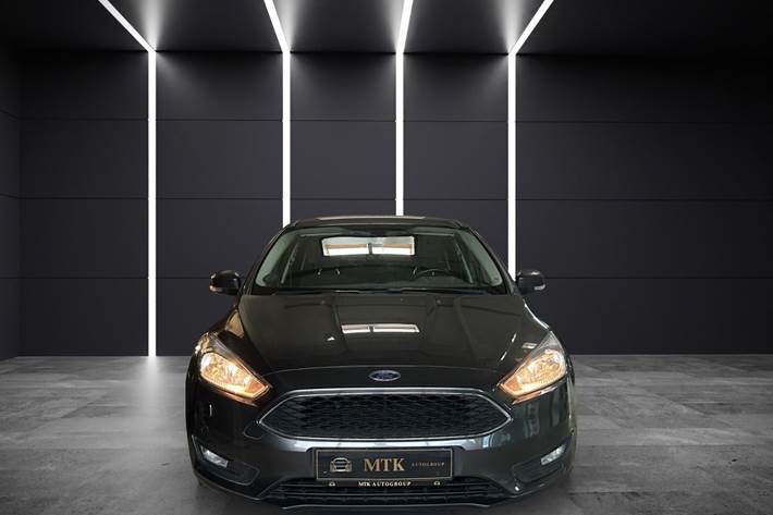 Grå Ford Focus fra 2016