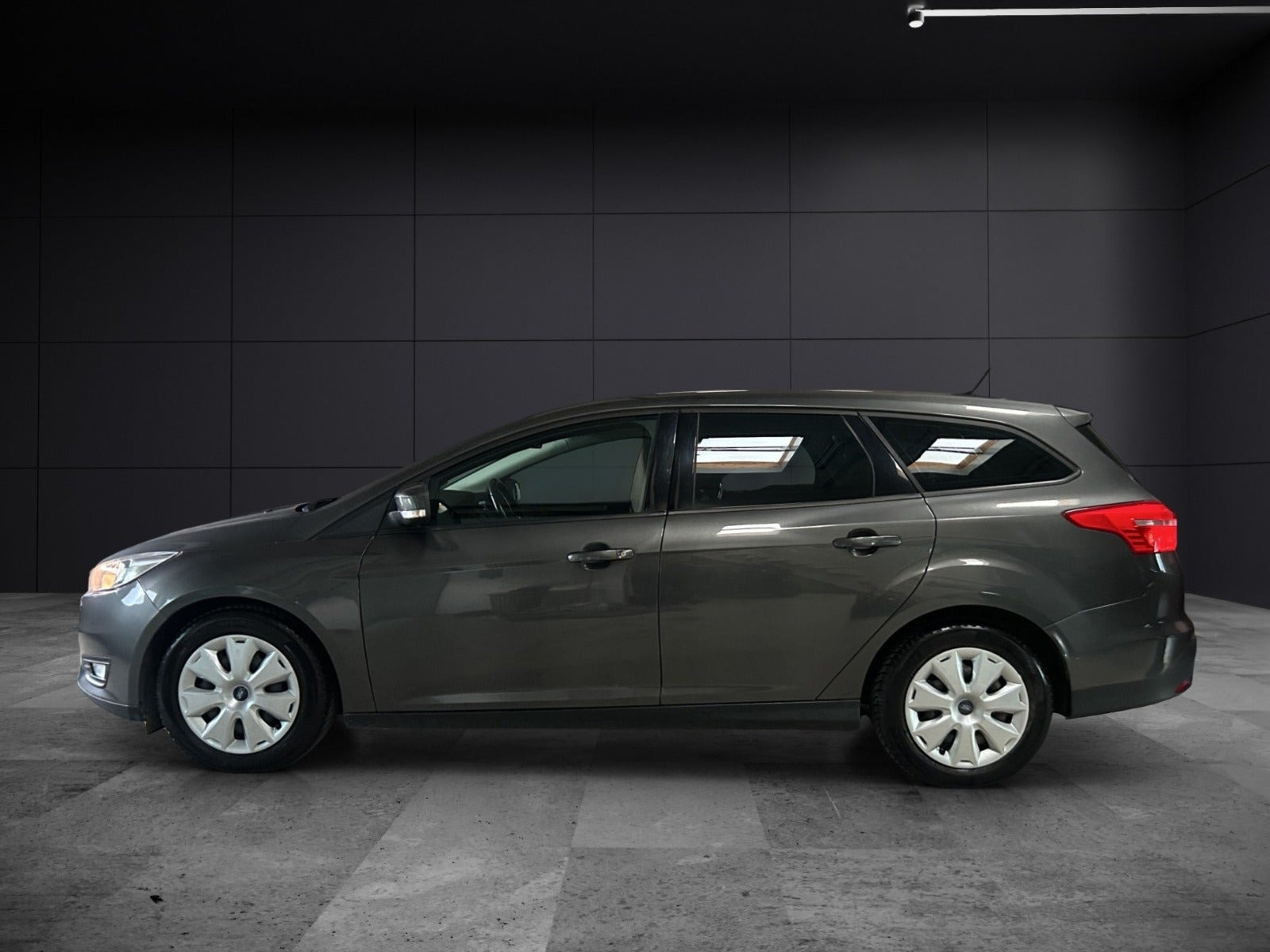 Grå Ford Focus fra 2016