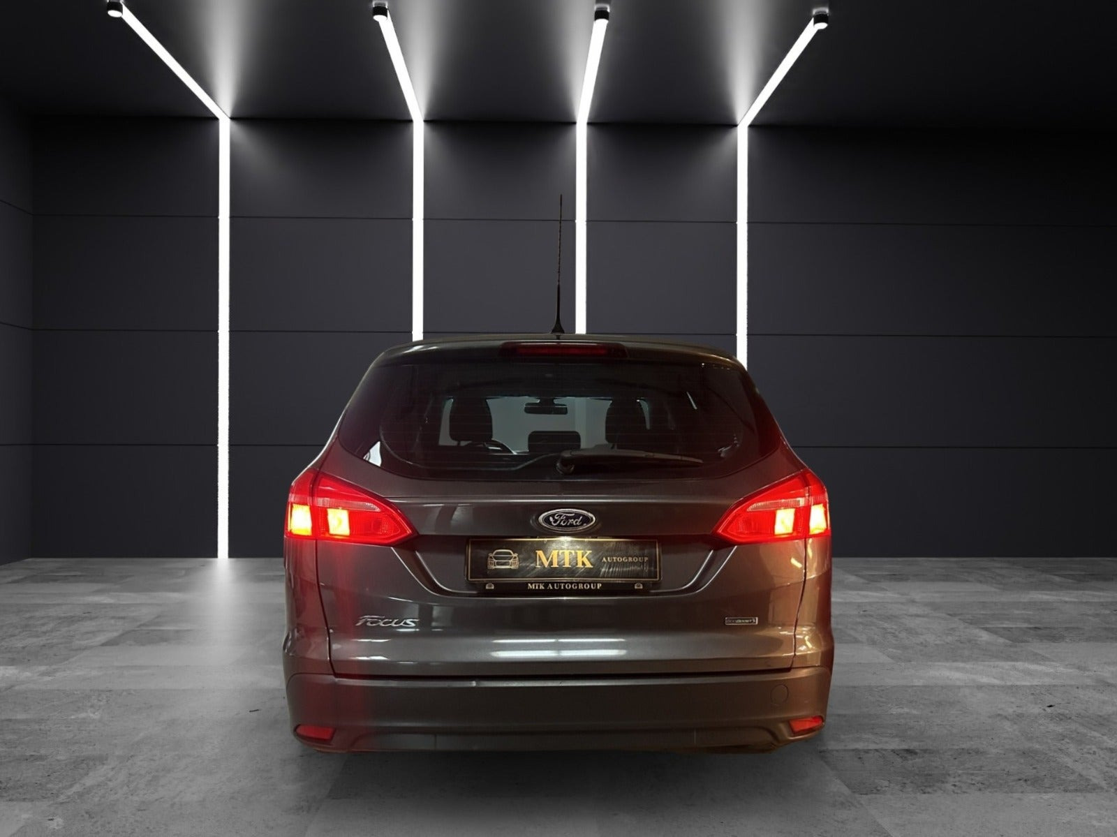 Grå Ford Focus fra 2016