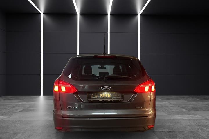Grå Ford Focus fra 2016
