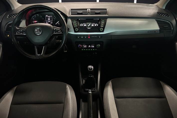 Blå Skoda Fabia fra 2016