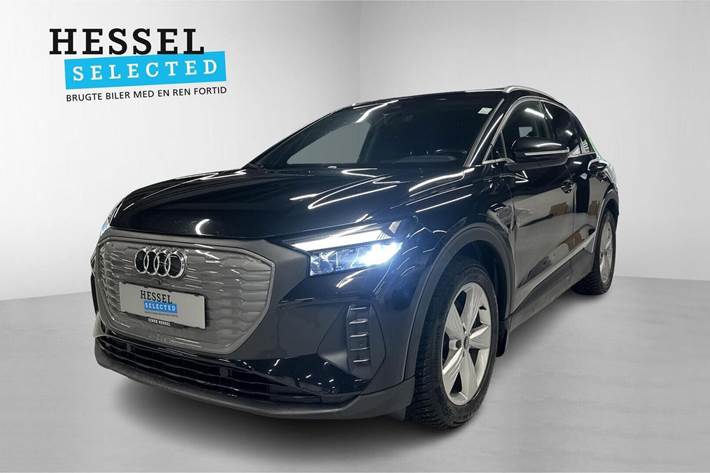 Sort Audi Q4 e-tron fra 2023 set udefra