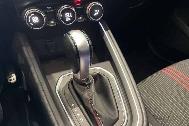 Blå Renault Clio V fra 2019