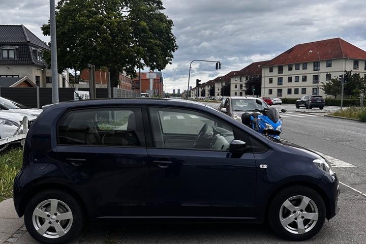 Blå VW UP! fra 2013