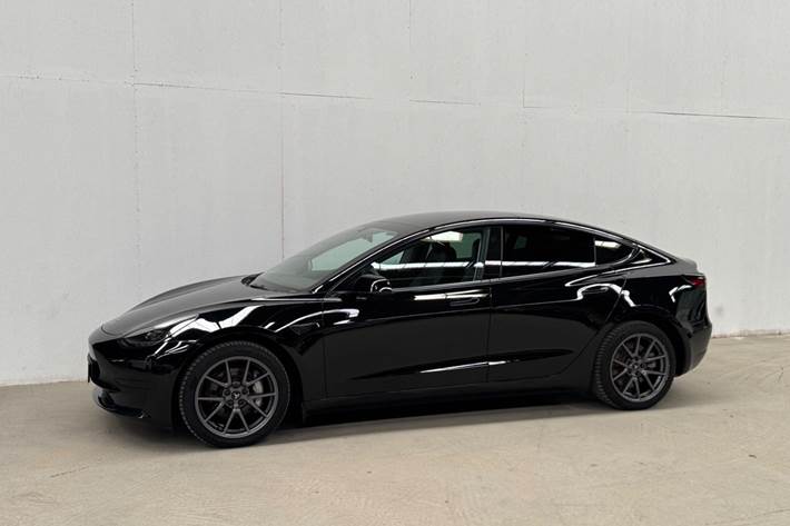 Sort Tesla Model 3 fra 2022