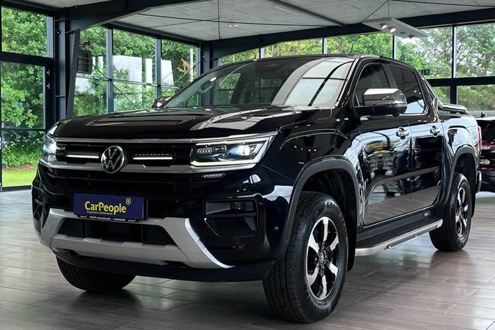 Sort VW Amarok fra 2023 set udefra
