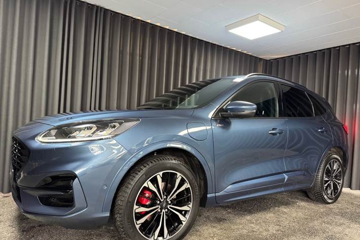 Rød Ford Kuga fra 2022