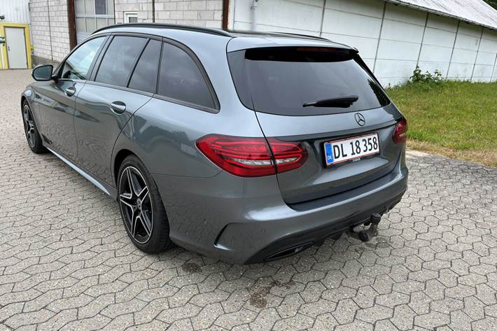 Grå Mercedes C200 fra 2020