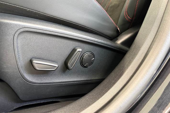 Sort Ford Kuga fra 2024