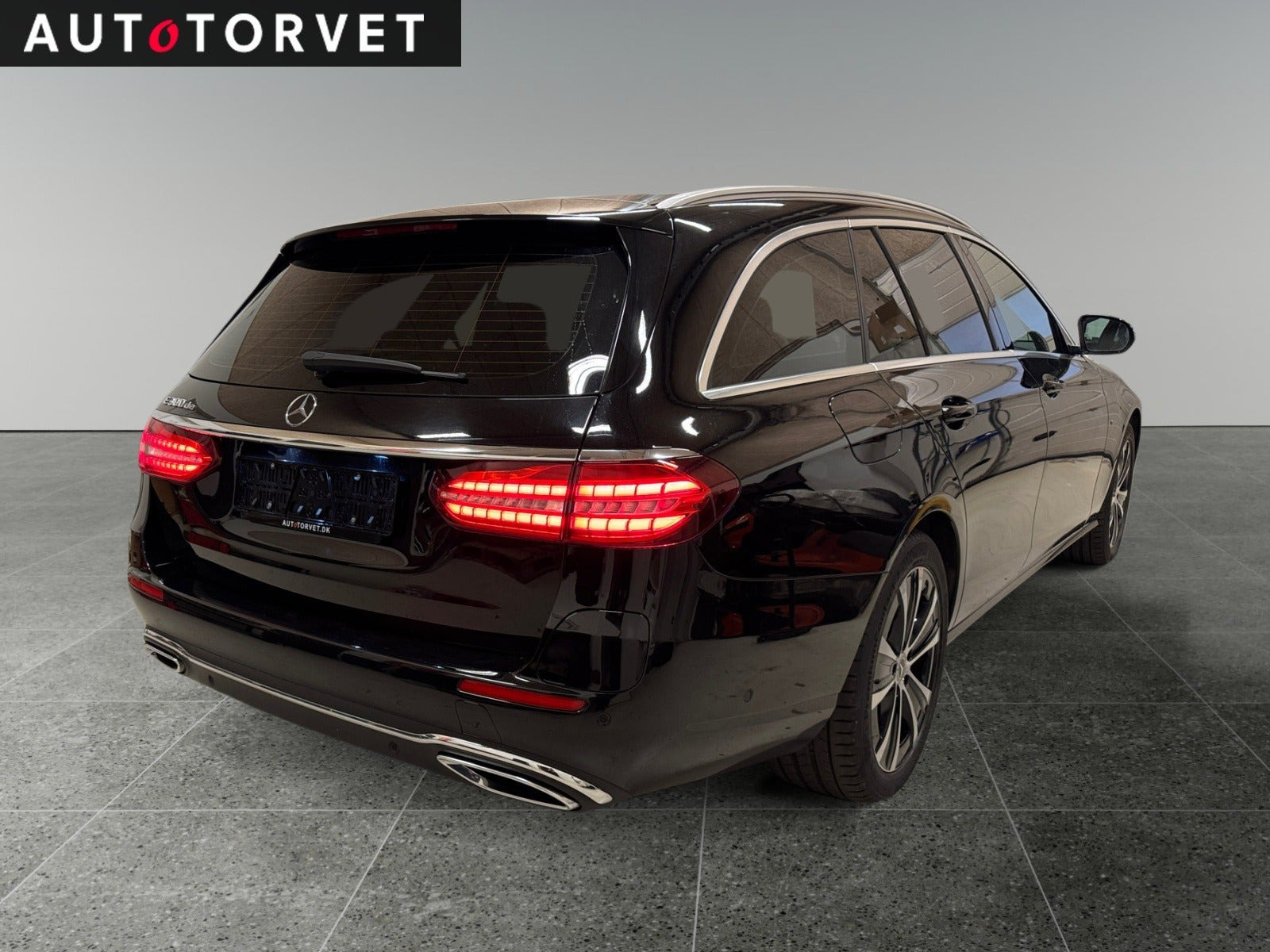 Sort Mercedes E300 de fra 2022