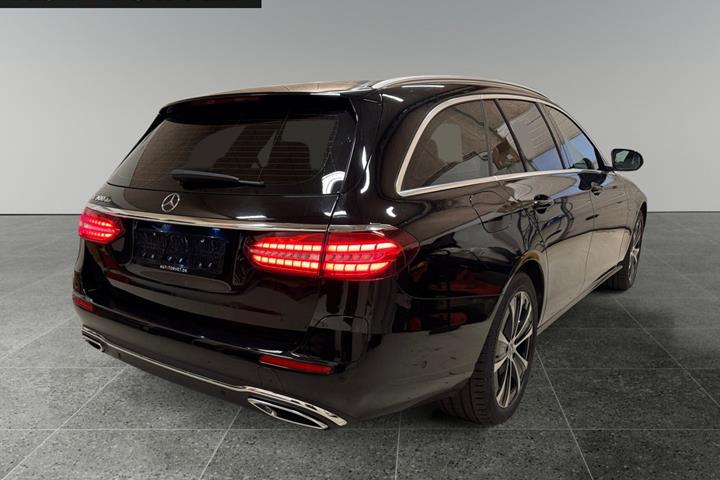 Sort Mercedes E300 de fra 2022