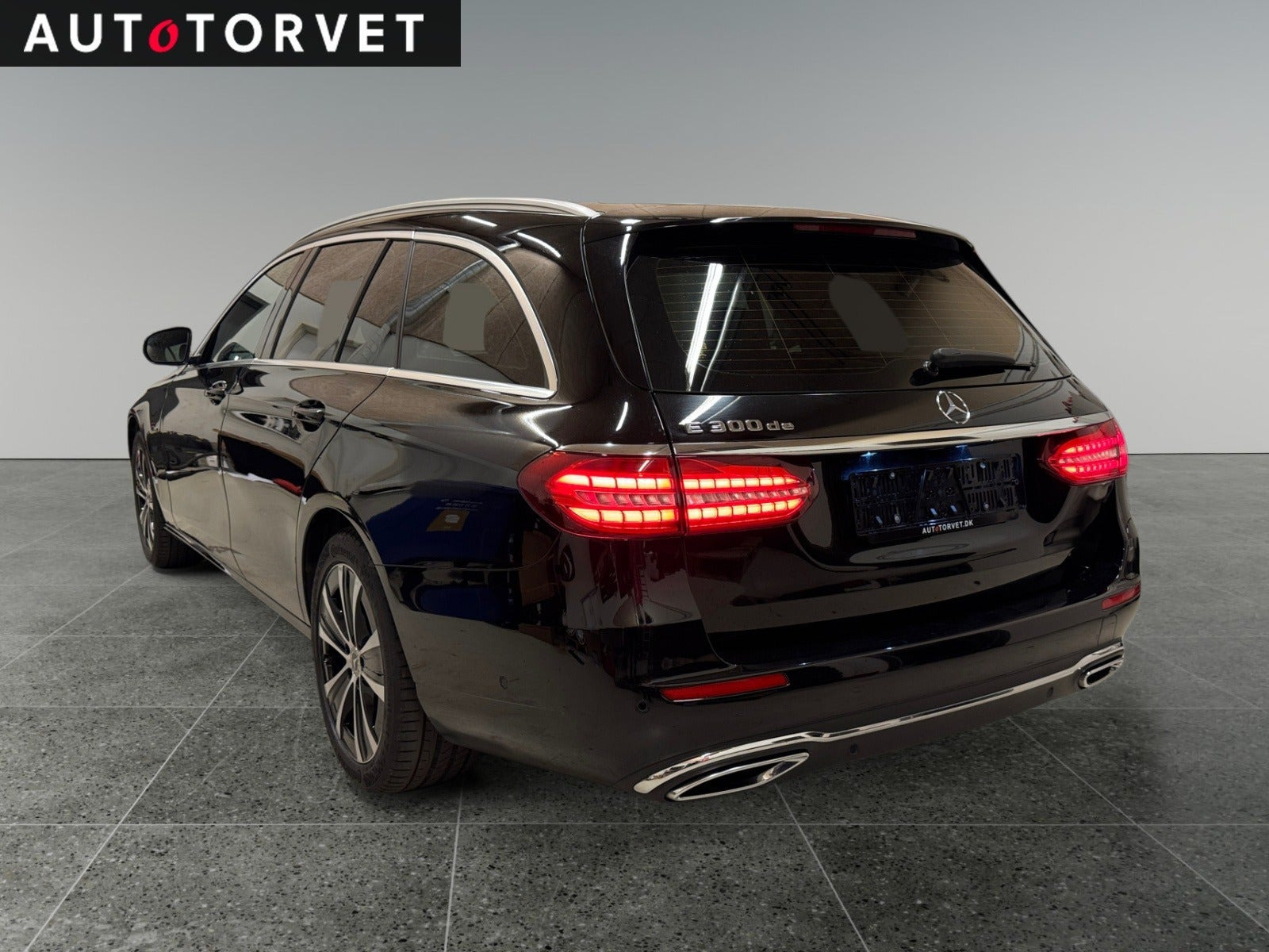 Sort Mercedes E300 de fra 2022