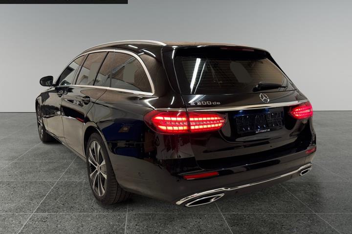 Sort Mercedes E300 de fra 2022