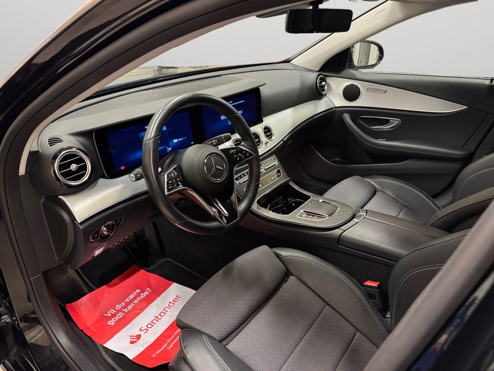 Sort Mercedes E300 de fra 2022