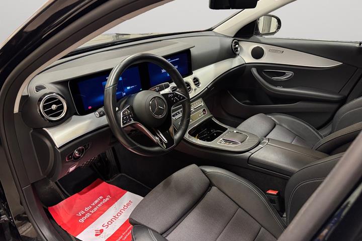 Sort Mercedes E300 de fra 2022