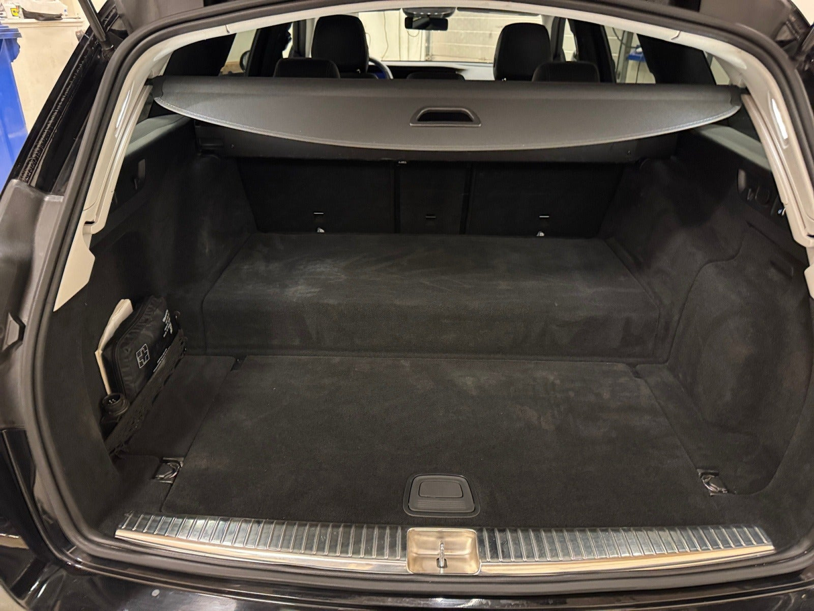 Sort Mercedes E300 de fra 2022