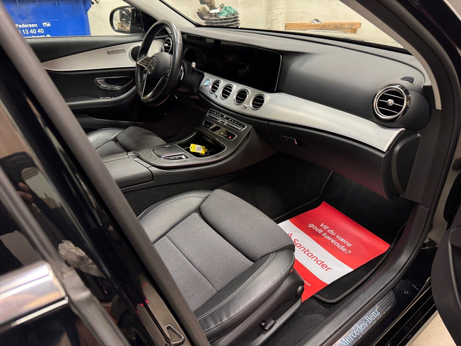 Sort Mercedes E300 de fra 2022