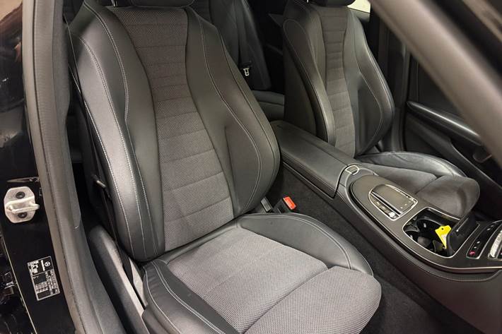 Sort Mercedes E300 de fra 2022