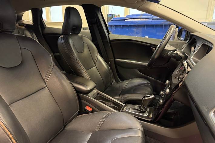 Sort Volvo V40 CC fra 2019