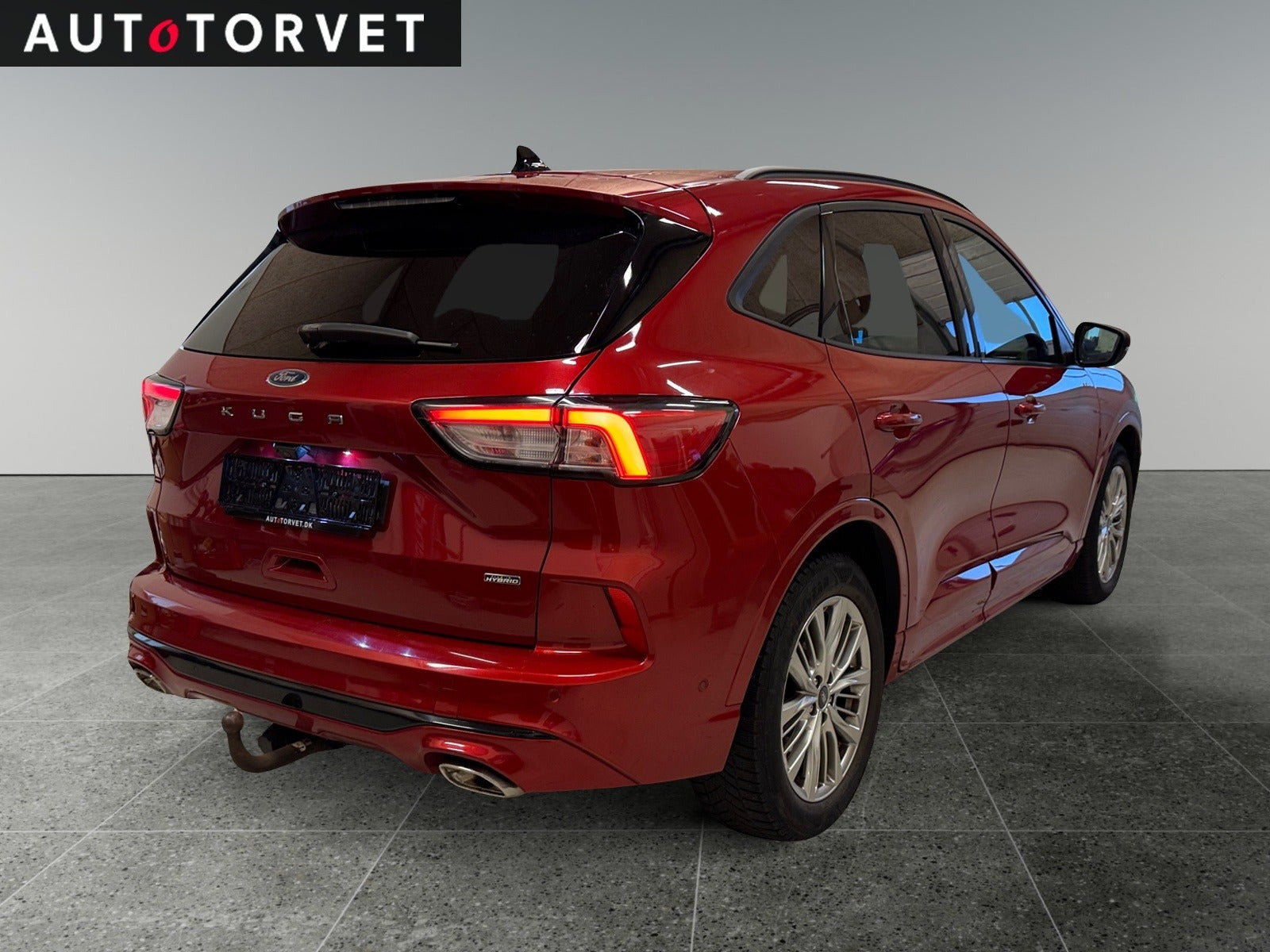 Rød Ford Kuga fra 2020