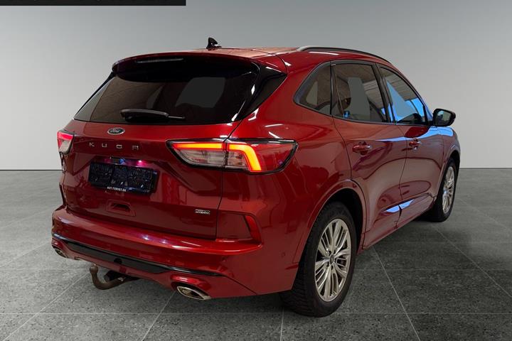 Rød Ford Kuga fra 2020