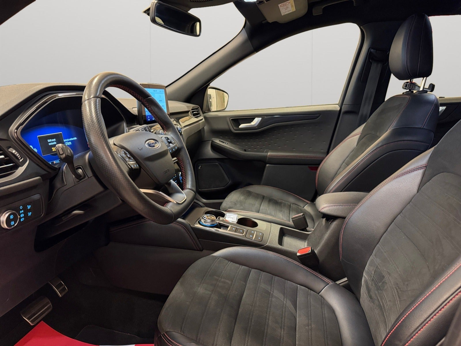 Rød Ford Kuga fra 2020