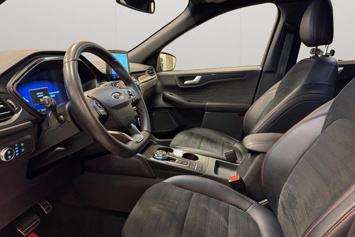 Rød Ford Kuga fra 2020
