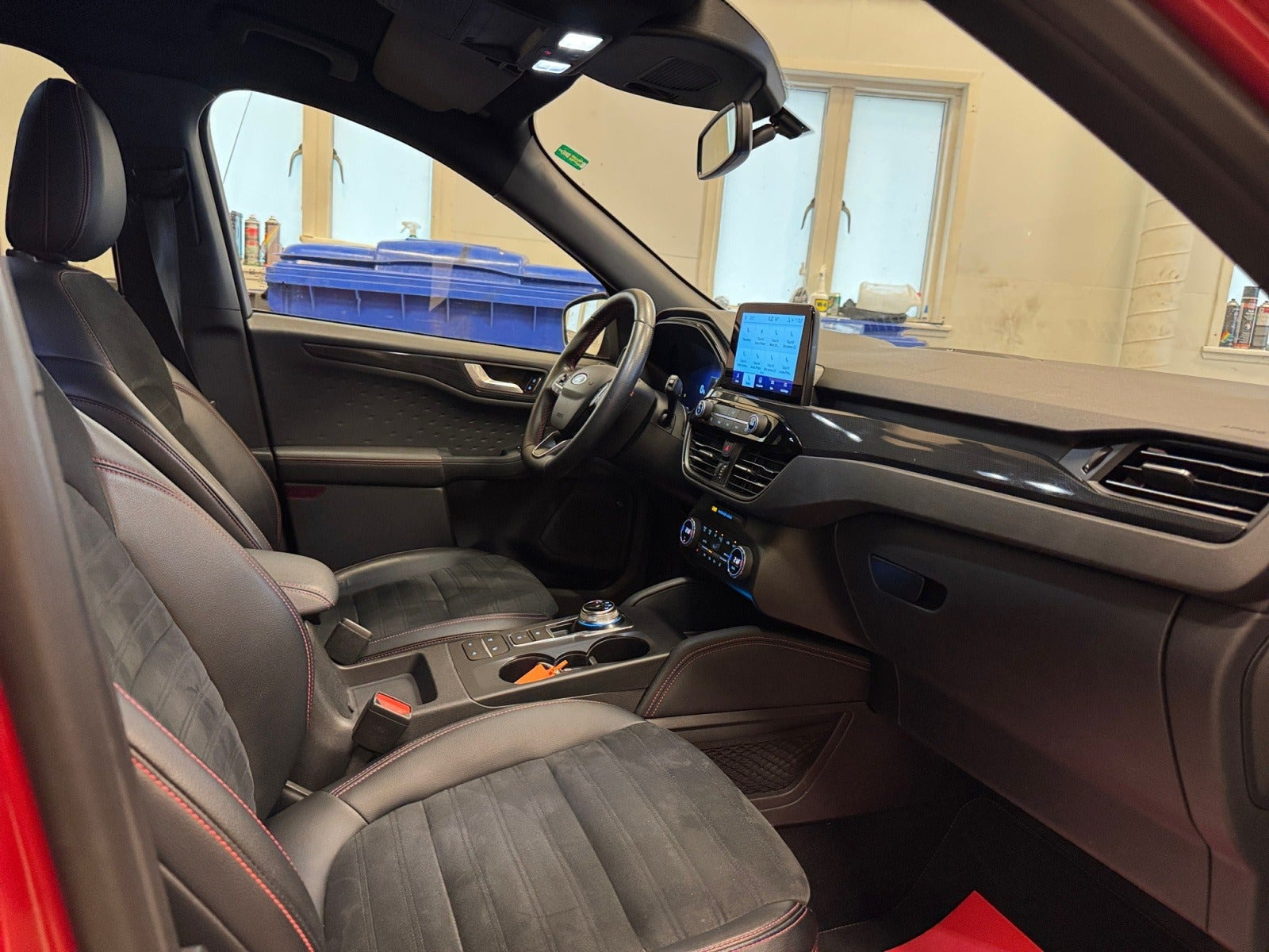 Rød Ford Kuga fra 2020
