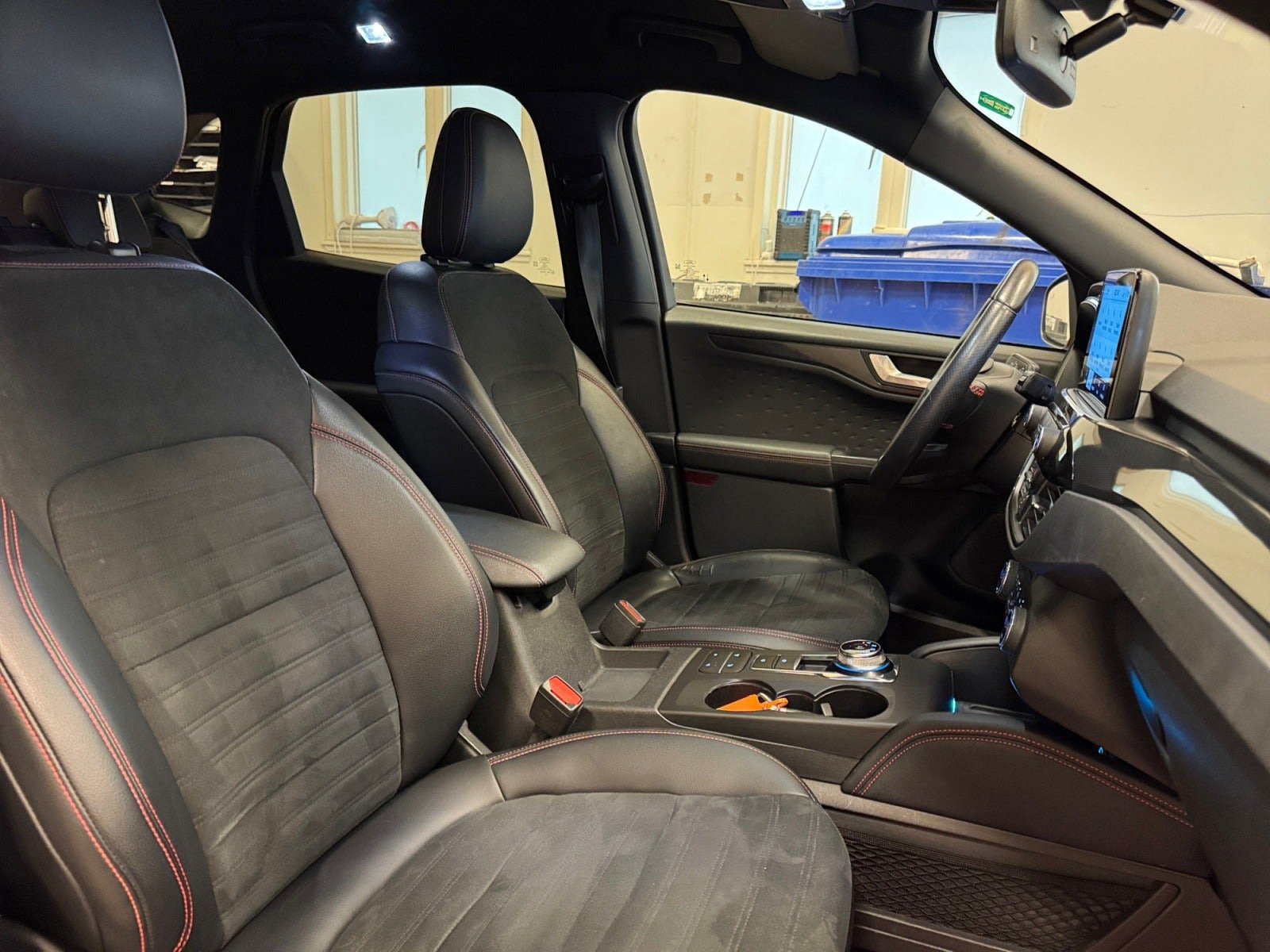 Rød Ford Kuga fra 2020