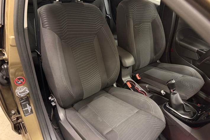 Orange Ford Fiesta fra 2015