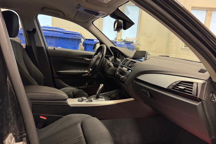 Sort BMW 118i fra 2017