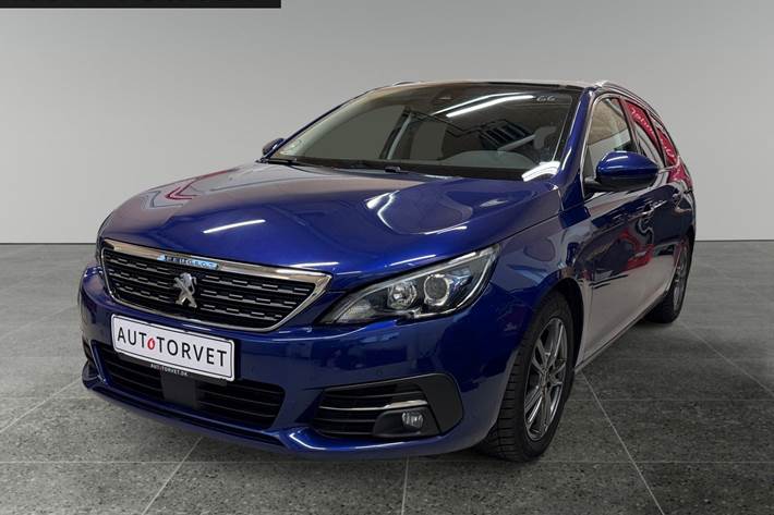 Blå Peugeot 308 fra 2020 set udefra