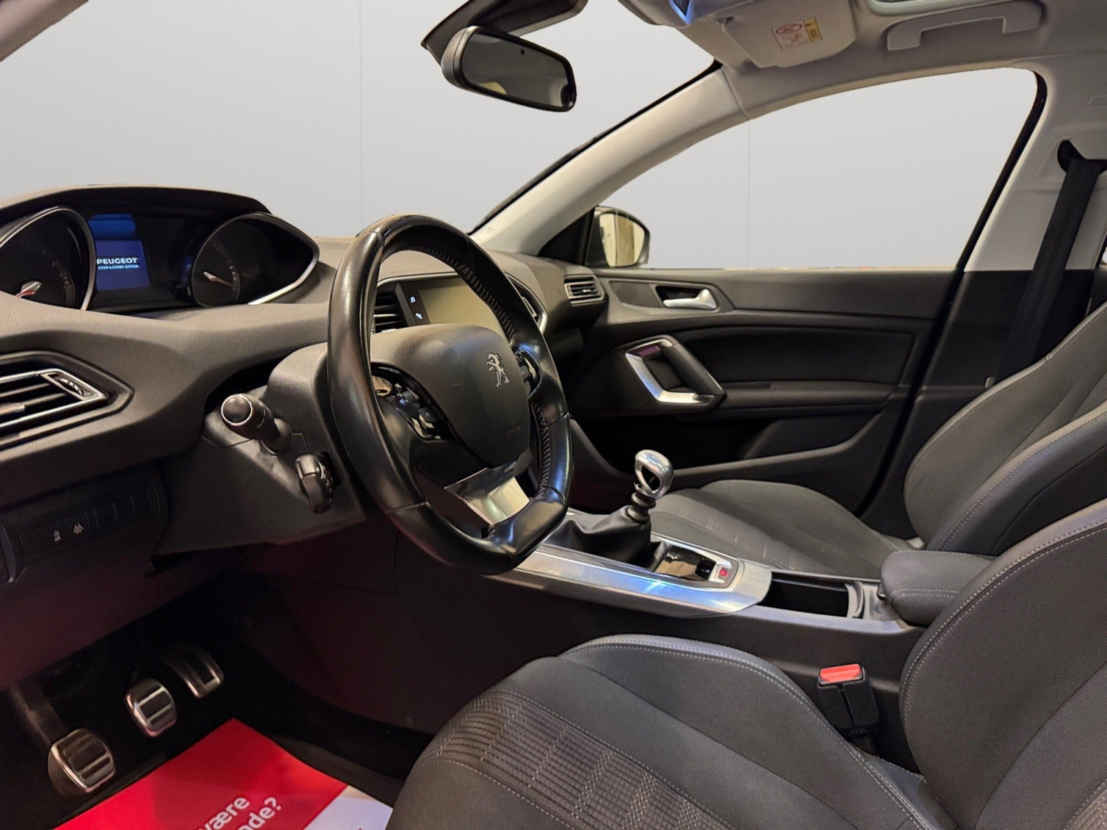 Blå Peugeot 308 fra 2020