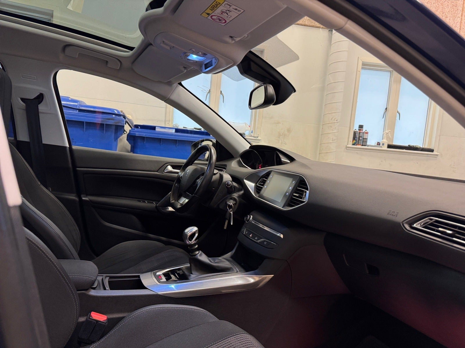 Blå Peugeot 308 fra 2020