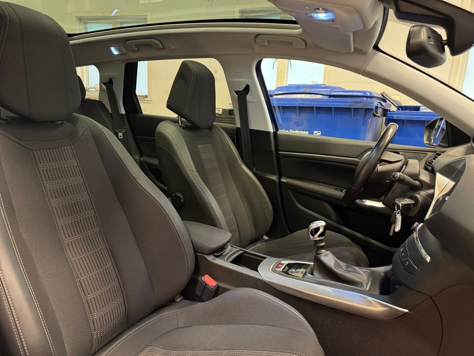 Blå Peugeot 308 fra 2020