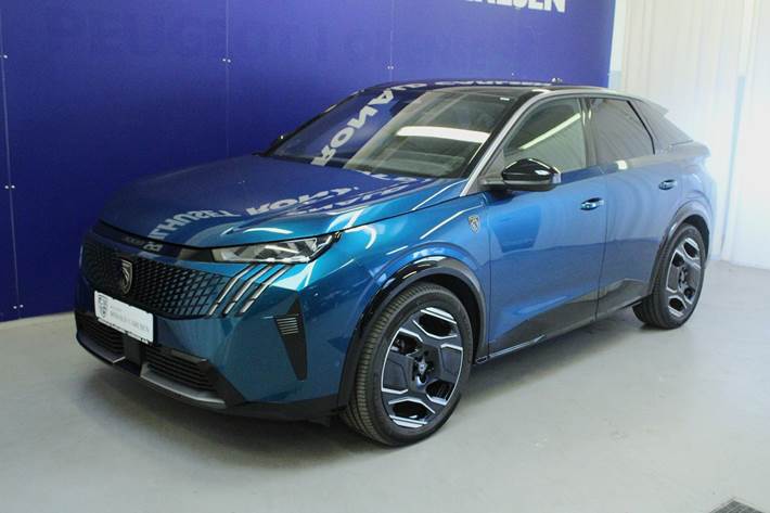 Blå Peugeot e-3008 fra 2024