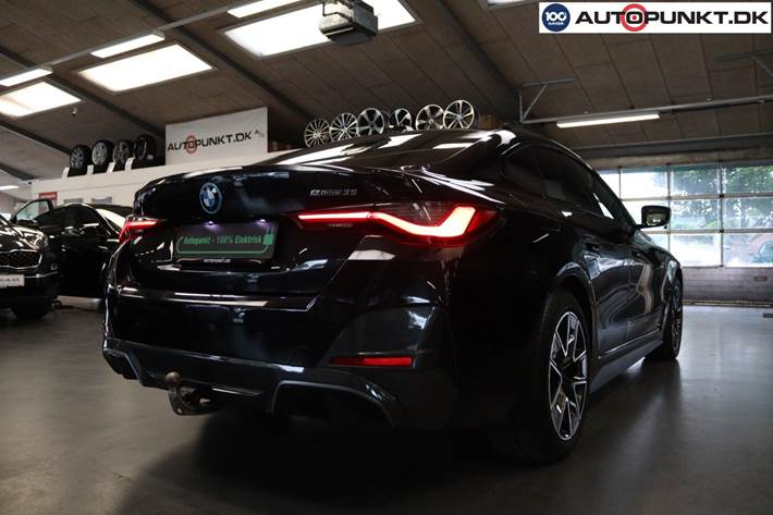 Sort BMW i4 fra 2023