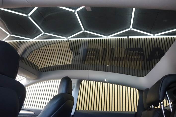 Hvid Tesla Model Y fra 2022