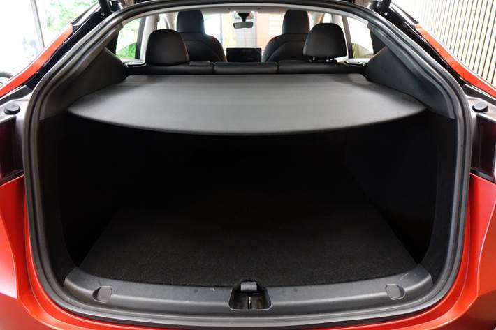 Rød Tesla Model Y fra 2022