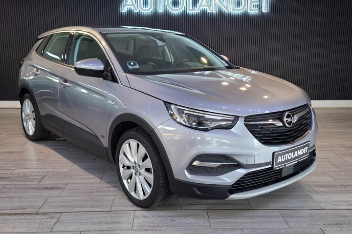 Sølv Opel Grandland X fra 2020 set udefra