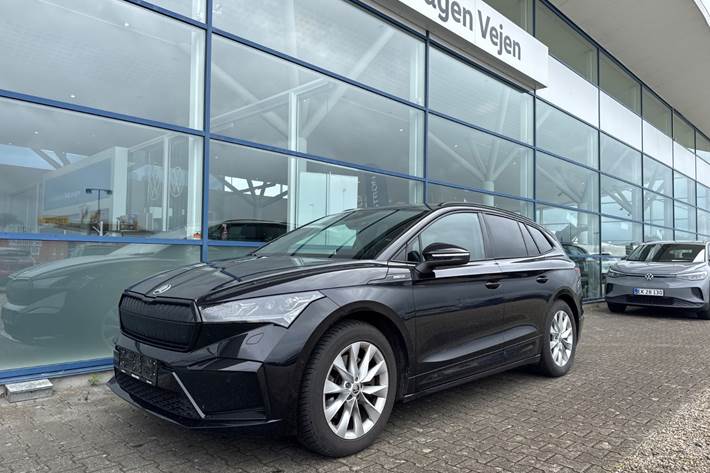Sort Skoda Enyaq fra 2022 set udefra
