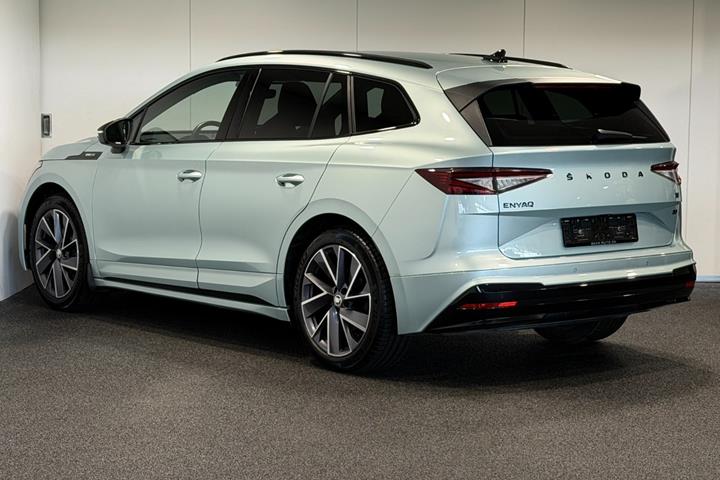 Sølv Skoda Enyaq fra 2023
