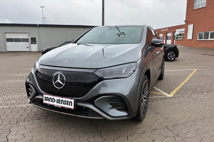 Grå Mercedes EQE350 SUV fra 2025