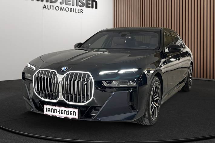 Sort BMW i7 fra 2026 set udefra
