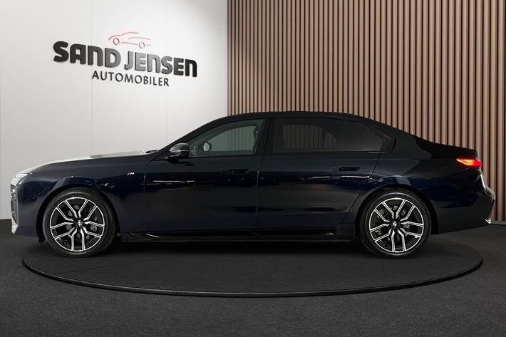 Sort BMW i7 fra 2026