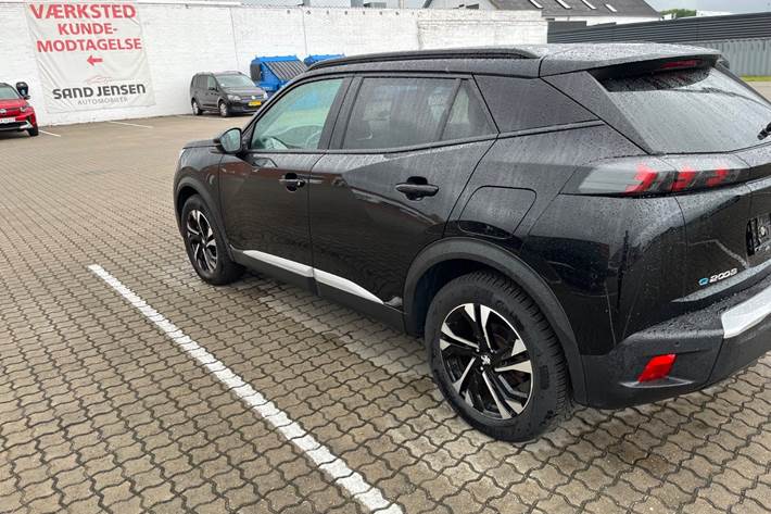 Sort Peugeot e-2008 fra 2022