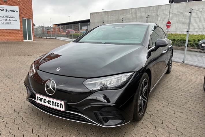 Sort Mercedes EQE350 fra 2024
